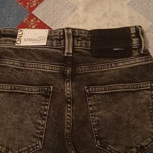 Ankle , mid-waist jeans